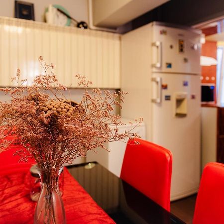 Comfy Apartment With Private Parking And Netflix Bucharest Exterior photo
