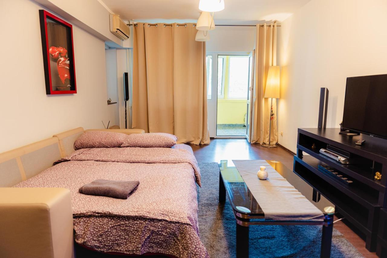 Comfy Apartment With Private Parking And Netflix Bucharest Exterior photo
